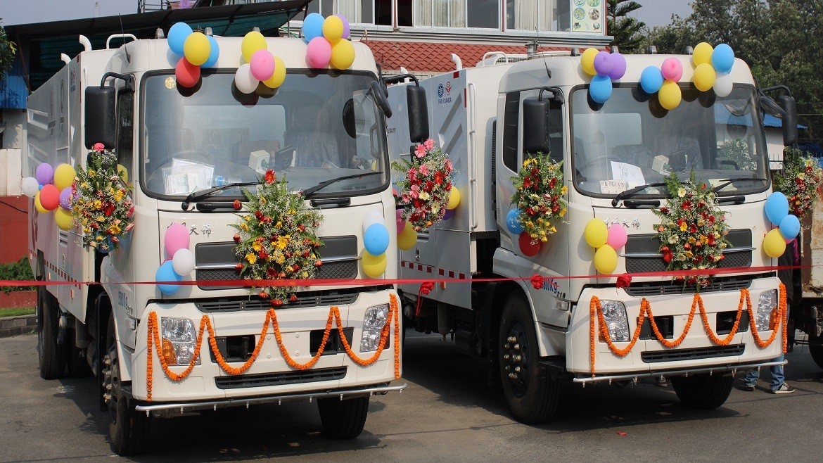 चीनको छेन्दु नगरले प्रदान गर्यो काठमाडौं महानगरपालिकालाई दुईवटा ब्रुमर उपहार