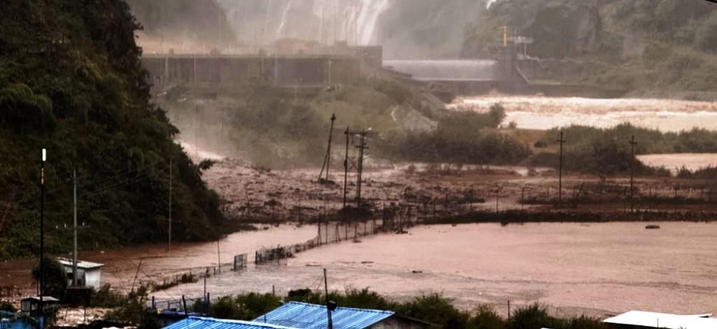 अपर तामाकोशी हाइड्रोपावर कम्पनीले ५ जनाको अवस्था अज्ञात रहेको भन्दै हेलिकप्टरमार्फत उद्धार गरिदिन आग्रह