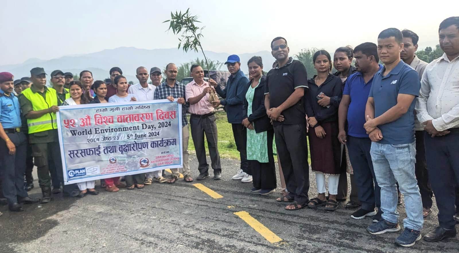 वातावरण दिवसको उपलक्ष्यमा दुधौली नगरपालिकाले गर्यो सप्ताहव्यापी कार्यक्रम, चुरे उत्थानशील आयोजनाको सहकार्यमा वृक्षरोपण 