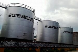 पेट्रोलमा २०, डिजेल ३०, हवाइ इन्धन ४० प्रतिलिटर र ग्याँस सय रुपैयाँ प्रतिसिलिण्डर घट्यो